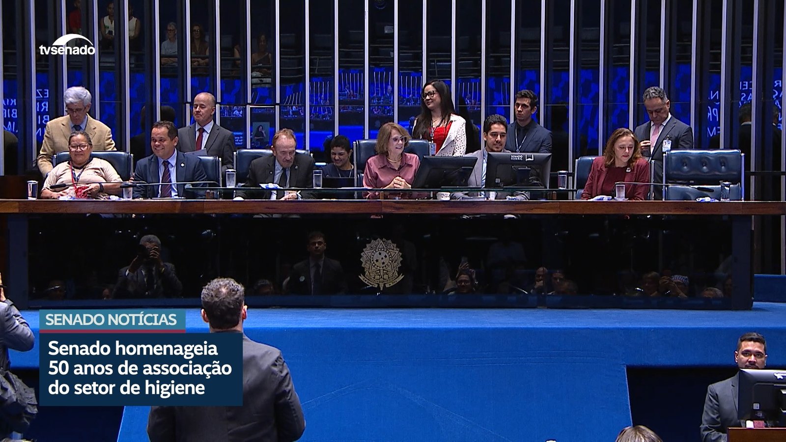 Senado homenageia trabalhadores da área de limpeza