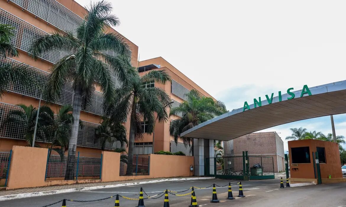 Anvisa emite alerta urgente sobre venda de tirzepatida em pó na web