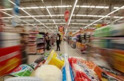 Bolsa Família é reajustado em 15%; medida vale a partir de outubro