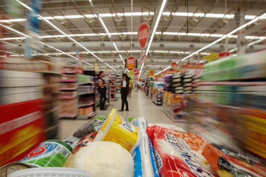 Bolsa Família é reajustado em 15%; medida vale a partir de outubro