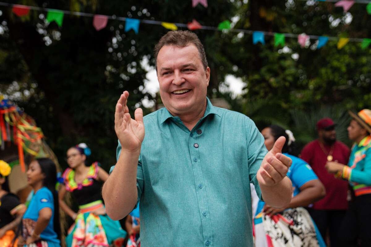 Max é homenageado por grupos de siriri e reforça compromisso com a cultura de Mato Grosso