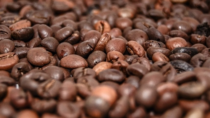 Mercado do café tem alta no arábica e queda no robusta