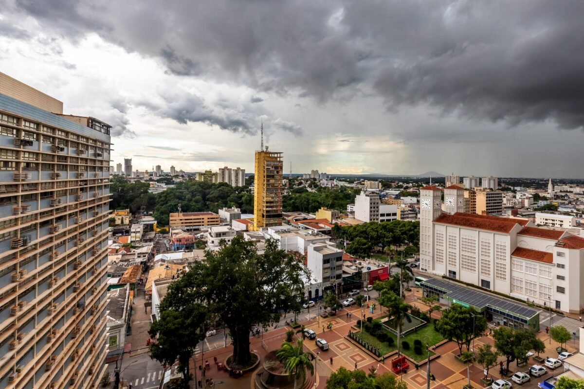 Cuiabá emite alerta de tempestade com ventos de até 60 km/h