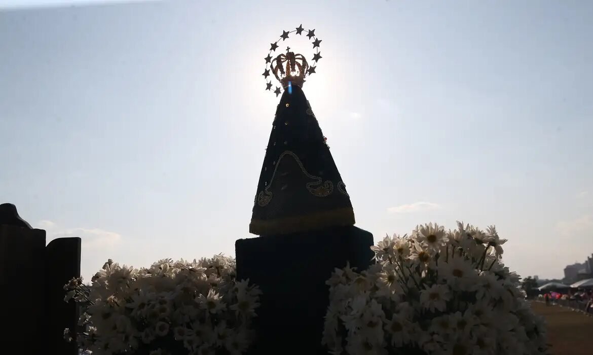 Flávio Dino manda PF investigar onda de ataques a imagens católicas