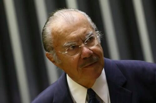 Ex-presidente José Sarney segue internado em hospital de São Paulo
