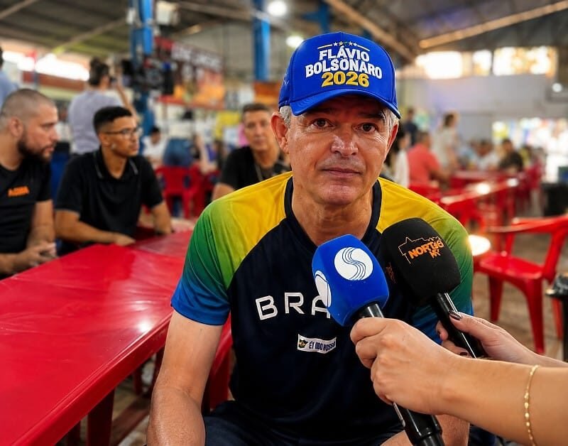 José Medeiros lança candidatura ao Senado em ato com foco em Flávio Bolsonaro