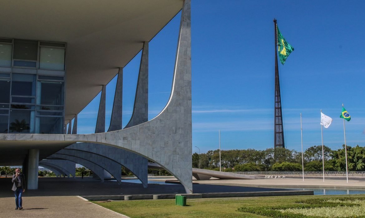 Prefeitos cobram nova relação federativa de candidatos à presidência