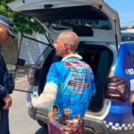 Homem é preso após chutar portão e ameaçar coordenadora de escola