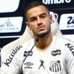 Coutinho faz forte desabafo após críticas por acerto com o Santos e saída do Vasco: ‘Nunca abandonei o clube’