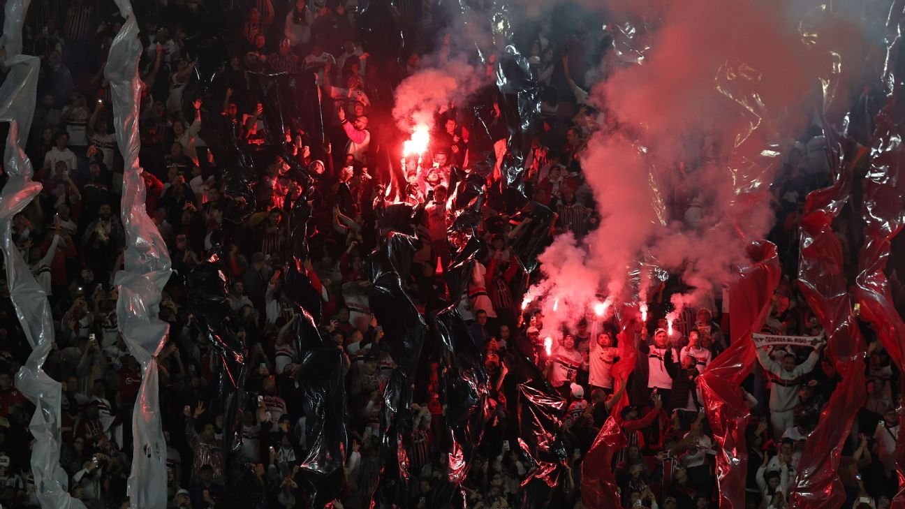 Organizada do São Paulo diz que ‘realidade é buscar 45 pontos’ e defende Crespo por frase que irritou Rafinha: ‘Tinha razão’