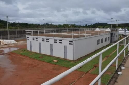 Justiça reconhece omissão do Estado em controle de celulares após ordens de mortes da prisão