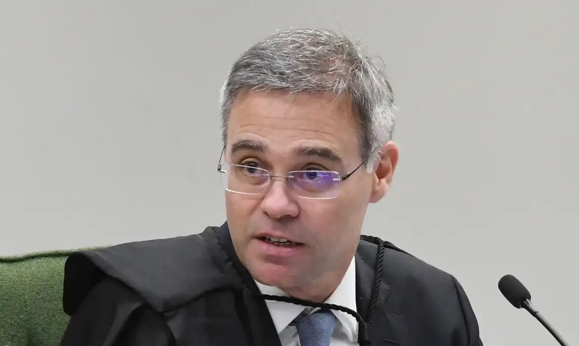 TSE julga manutenção de liminar que remove posts sobre Nossa Senhora e Flávio Bolsonaro