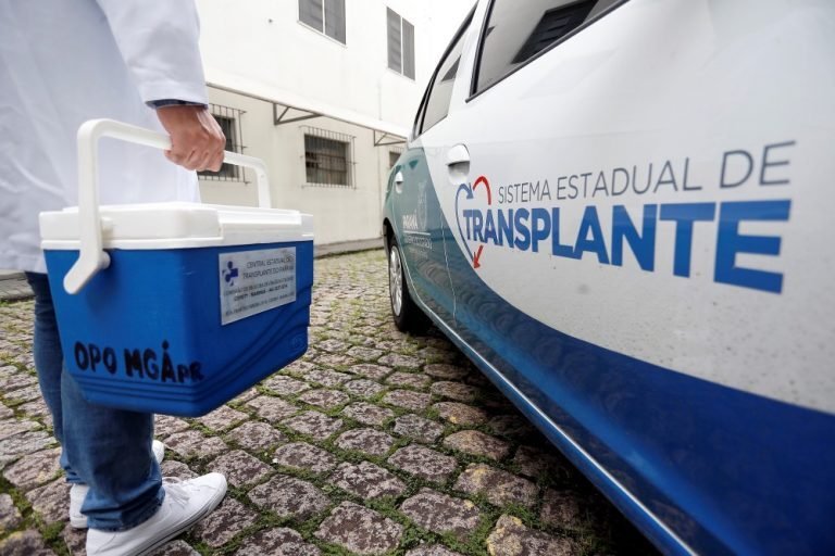 Projeto de lei quer livrar carros de saúde de multas em emergências