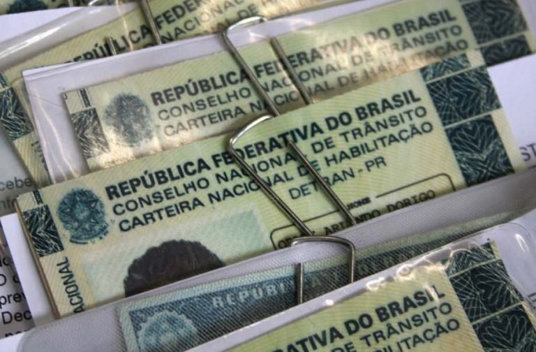 Proposta assegura CNH definitiva a quem cometer apenas infrações administrativas