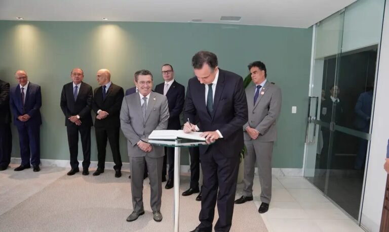 Rodrigo Pacheco toma posse como ministro do TCU