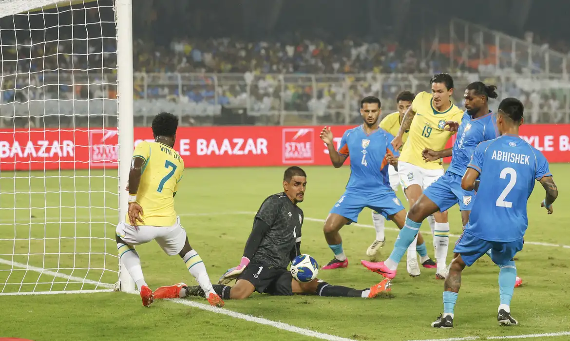 Brasil vence a Índia por 4 a 0 em ritmo de treino e com falhas do goleiro