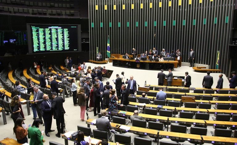Câmara pode votar proposta que obriga SUS a aceitar exames da rede privada