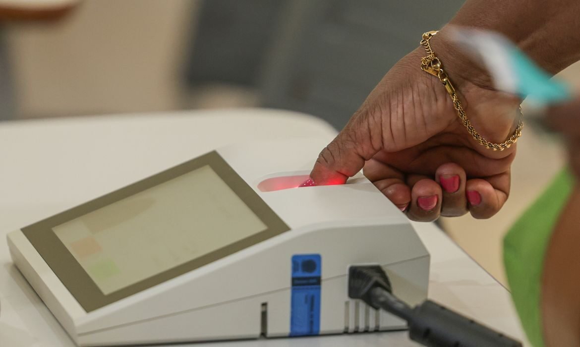 Como funciona a eleição para presidente, governador e prefeito no Brasil