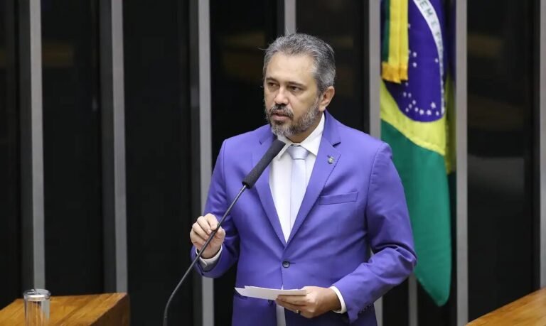 Ceará reelege Elmano governador no primeiro turno