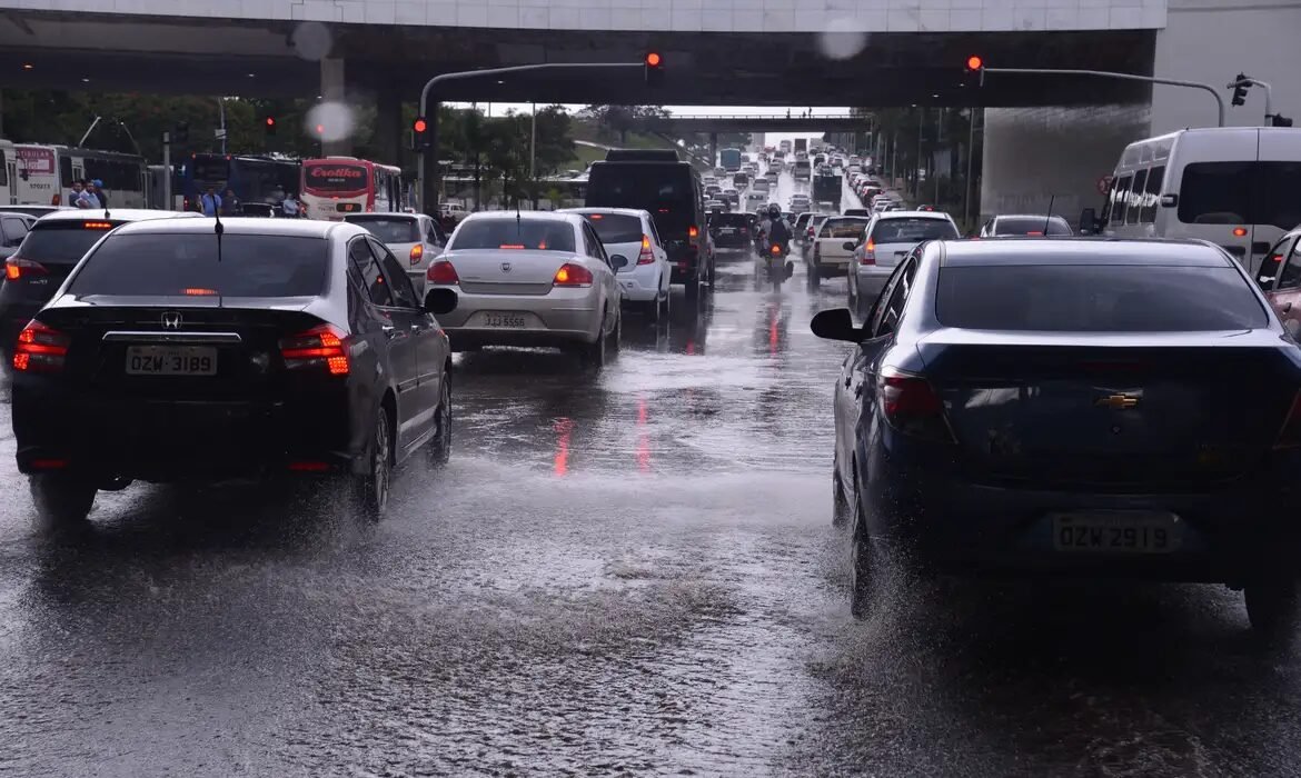 Chuvas avançam para o Norte e o Nordeste nesta sexta-feira