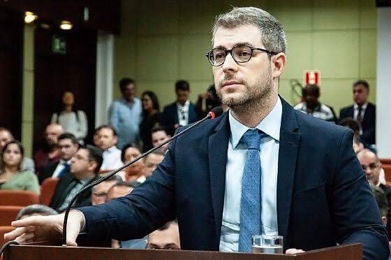 Investigado por desvio no tribunal, consultor recebeu milhões e guardou dinheiro em mochila
