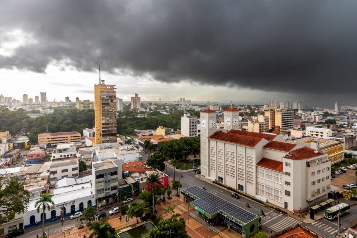 Cuiabá tem alerta para risco de tempestades e ventos de até 60 km/h para esta terça-feira