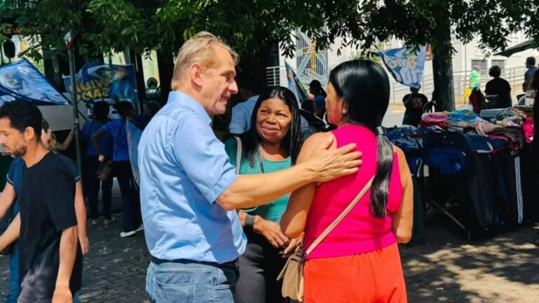 De jornaleiro a deputado: Wilson faz “arrastão” no centro de Cuiabá a um dia da eleição