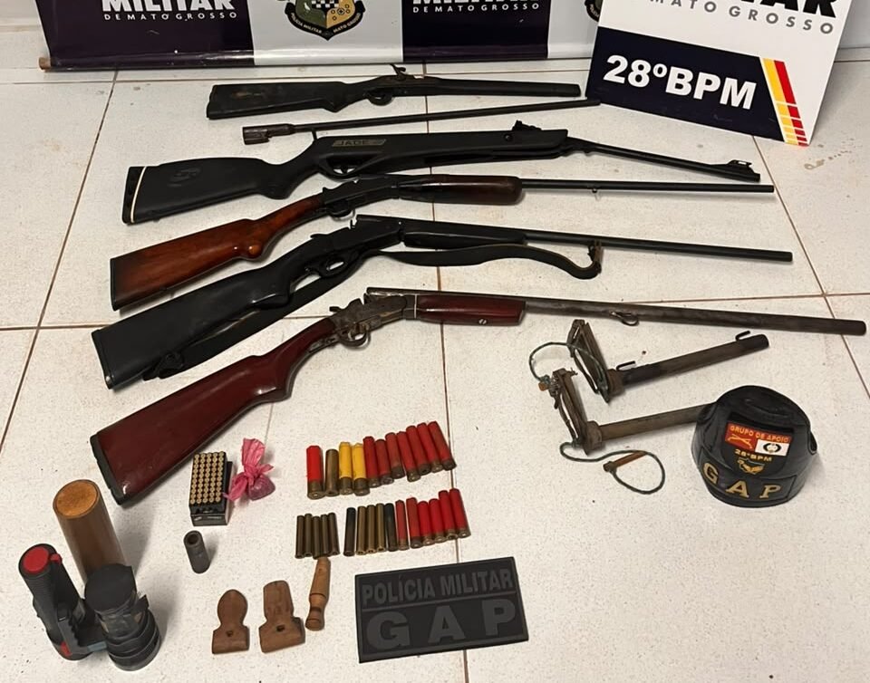 Denúncia de ‘tribunal do crime’ leva PM a apreender armas e prender 3 em Mato Grosso