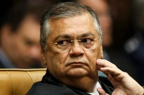 Dino manda PF apurar interferência externa no processo eleitoral