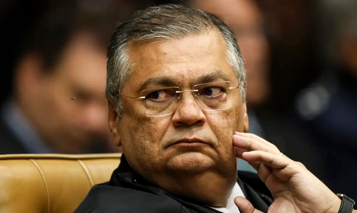 Dino manda PF apurar interferência externa no processo eleitoral