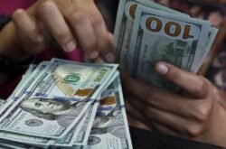 Dólar fecha a R$ 5,44 e registra maior alta semanal desde 2008