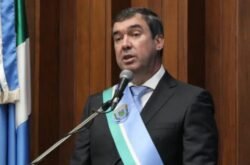 Eduardo Riedel é reeleito governador de MS no primeiro turno