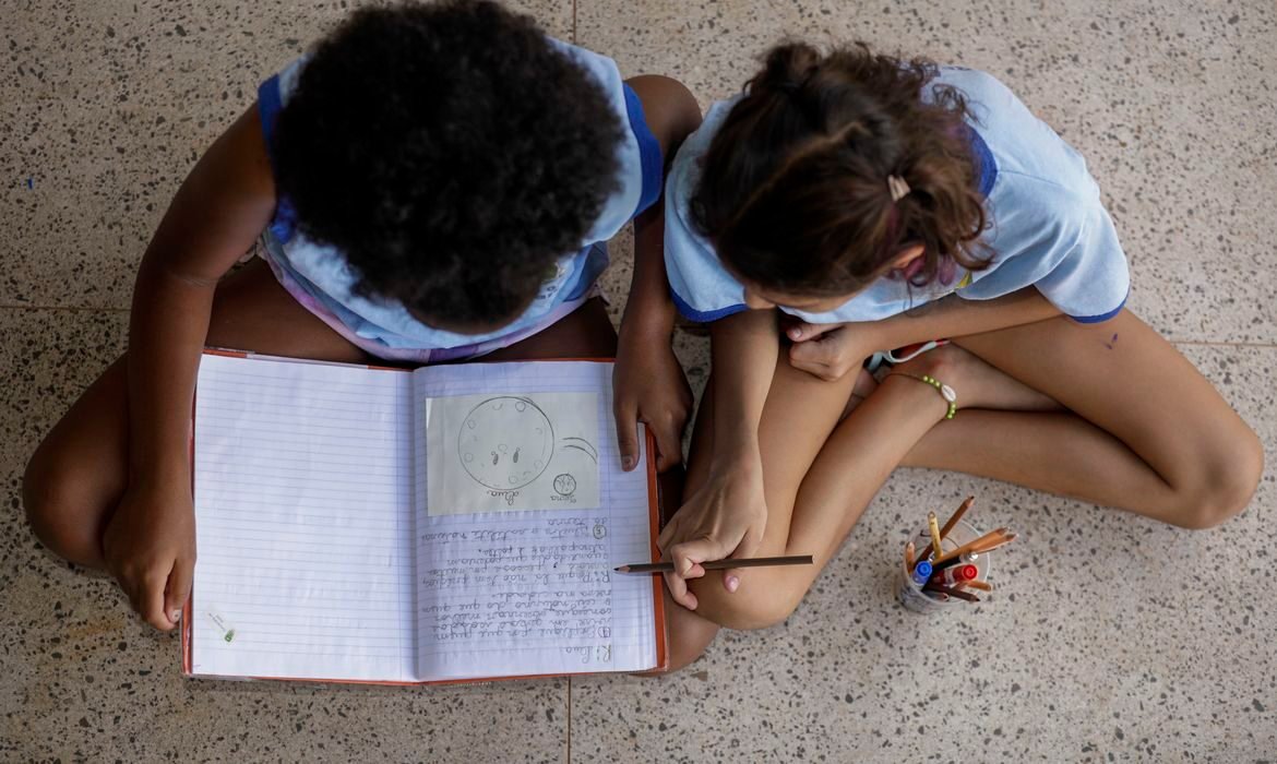 Educação antirracista avança no brasil com novas políticas do mec
