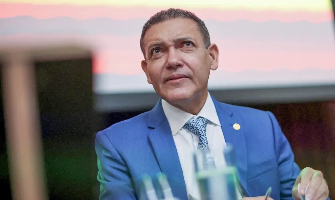Eleições correm sem interferência externa e com tranquilidade, afirma TSE