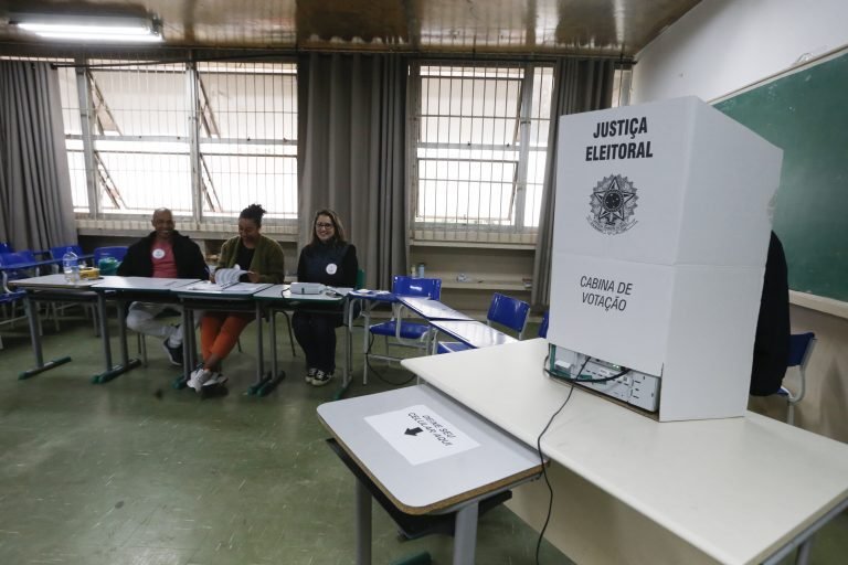 Eleições 2026: especialista reforça importância da colinha e atualização do e-Título