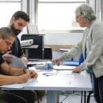 Eleitores enfrentam filas no Rio de Janeiro após o fim da votação