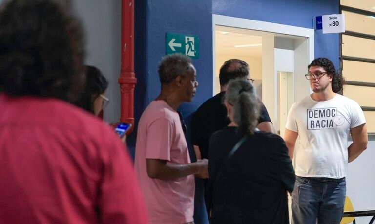Eleitores têm até as 17h para escolher candidatos
