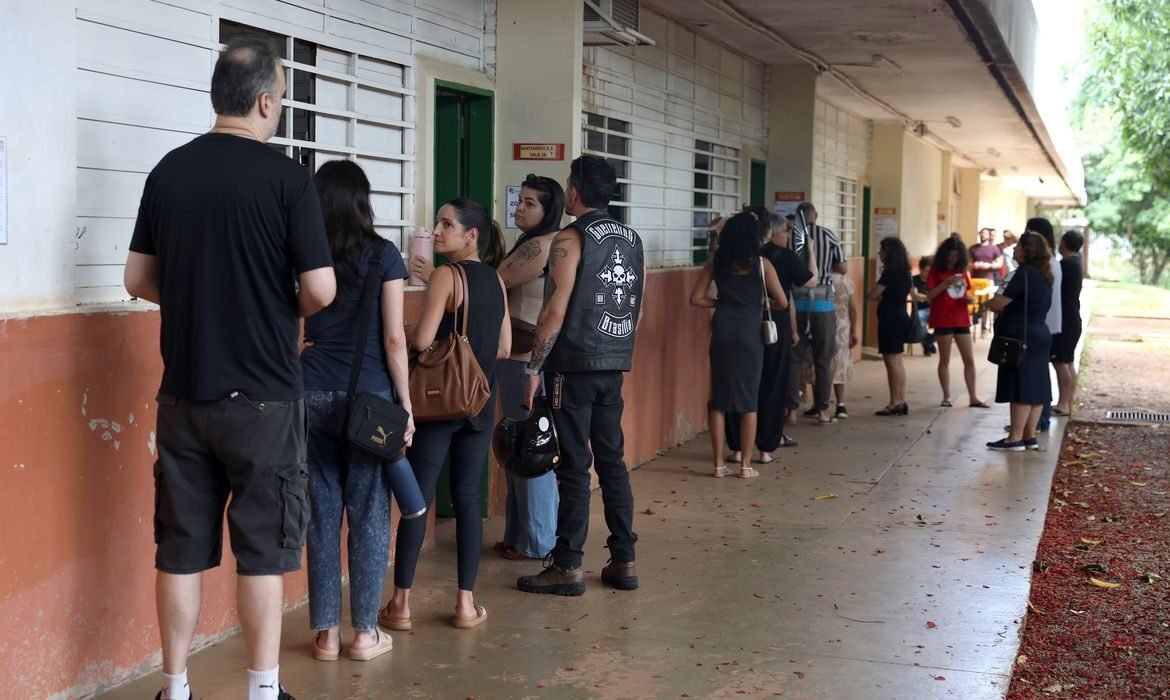 Escolas e ruas registram onda de violência e intolerância política
