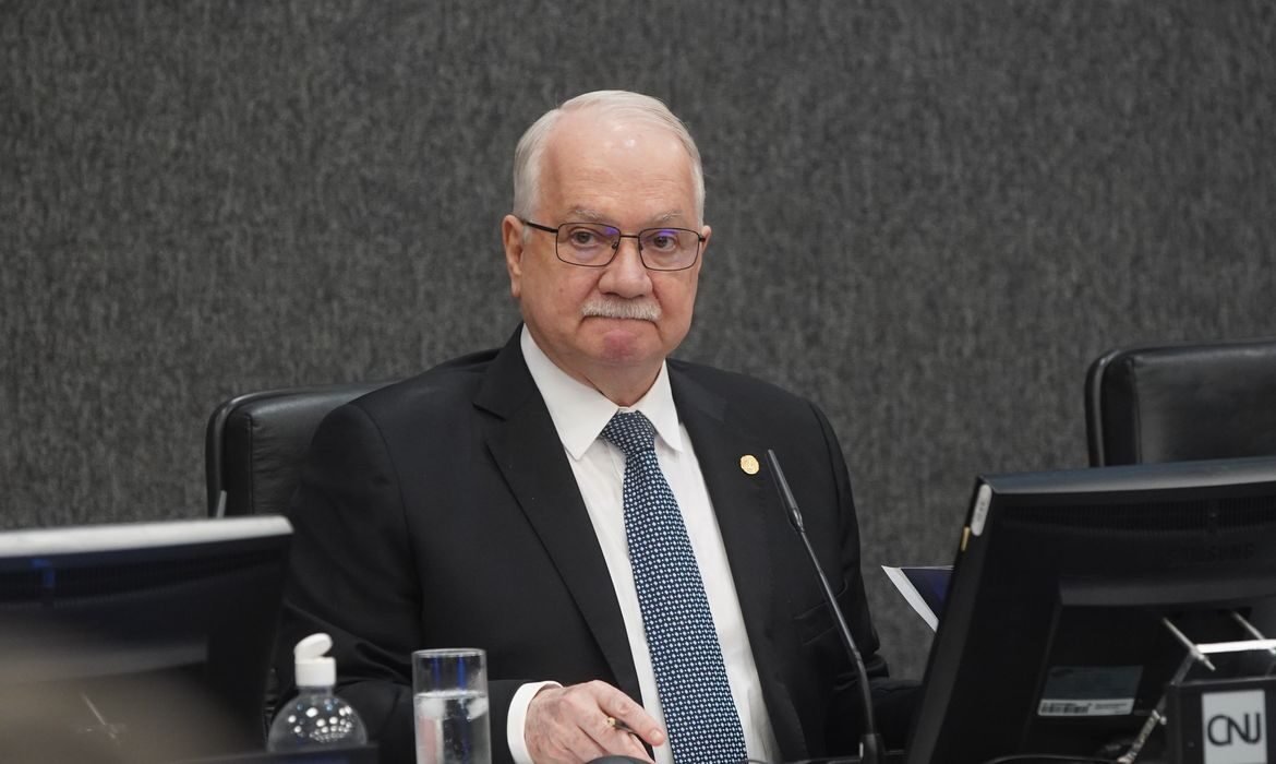 Fachin assina regra no STF para bloquear direcionamento de ações