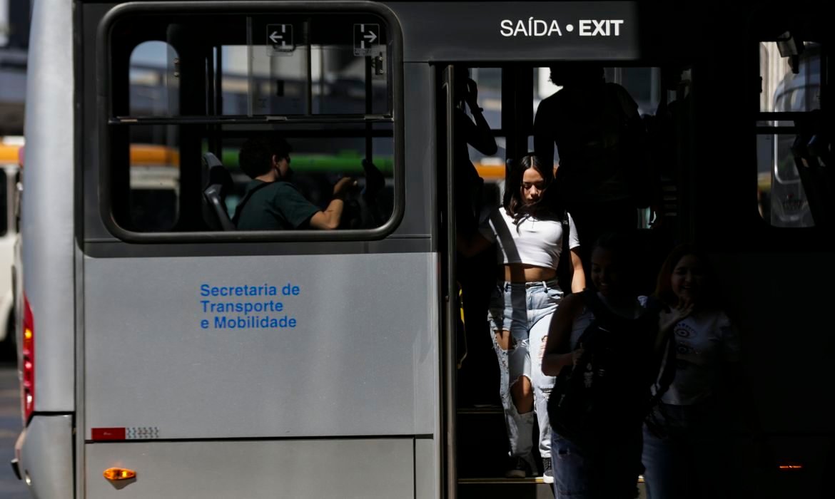 Governo envia ao Congresso proposta de tarifa zero no transporte