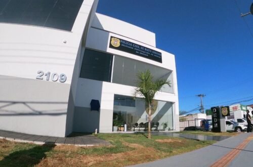 Homem é preso após tentar matar ex com golpes de faca na cabeça e ameaça