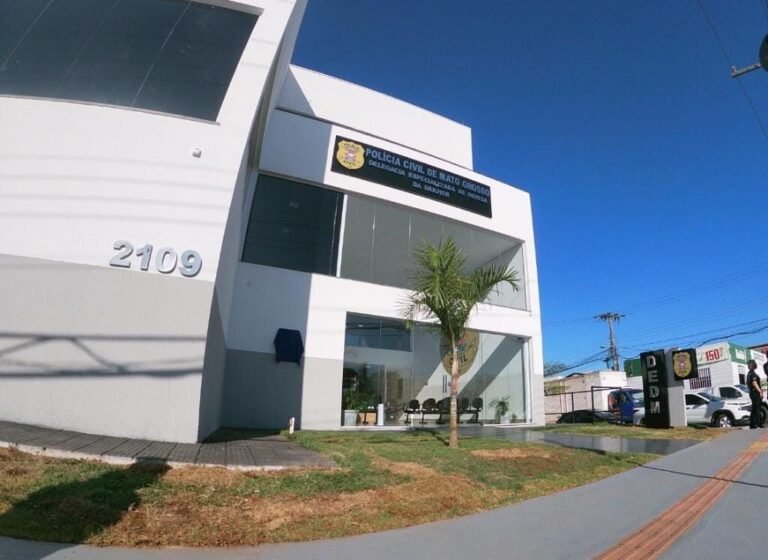 Homem é preso após tentar matar ex com golpes de faca na cabeça e ameaça