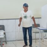 Idosos e jovens dão exemplo de cidadania nas urnas do país