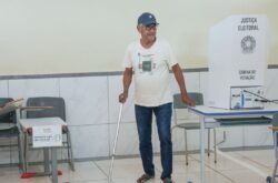 Idosos superam dificuldades e ressaltam importância do voto