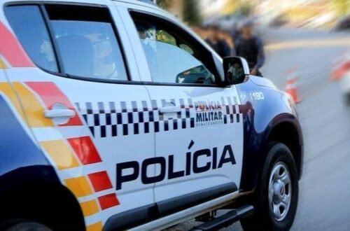 Jovem é preso por espancar companheira com socos e chutes dentro de residência