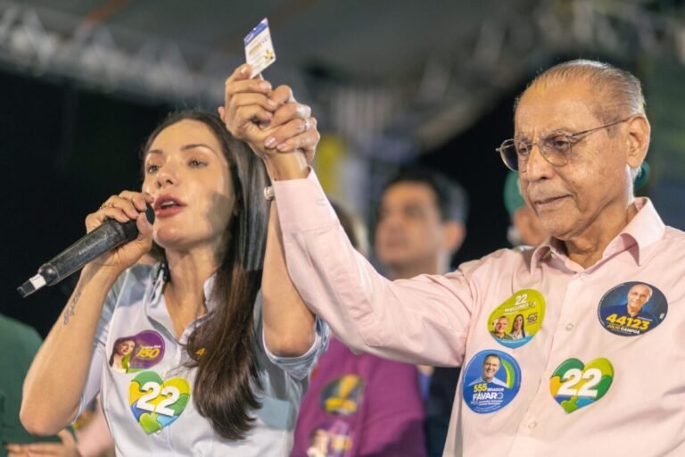 Júlio Campos pede voto para Janaina e destaca atuação: “Será uma das melhores congressistas”