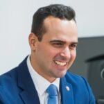 Lucas Ribeiro vence eleição e continua no governo da Paraíba