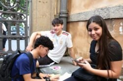 Menos numerosos em 2026, adolescentes exercem direito ao voto