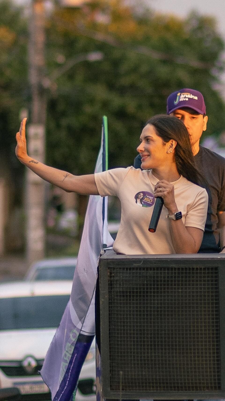 Janaina Riva faz carreata em Cuiabá na reta final da campanha ao Senado
