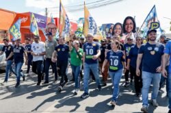 Pivetta reúne 2 mil pessoas em caminhada em Várzea Grande ao lado de Mauro Mendes e Gisela